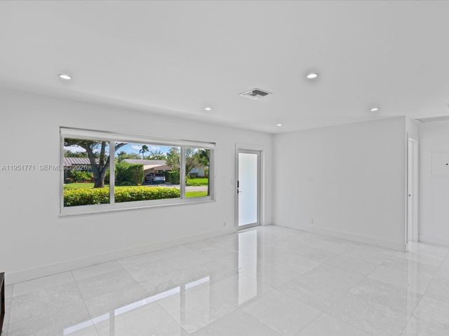 2014 N 31st Ct, Hollywood, FL 33021