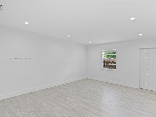 2014 N 31st Ct, Hollywood, FL 33021