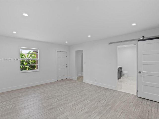 2014 N 31st Ct, Hollywood, FL 33021