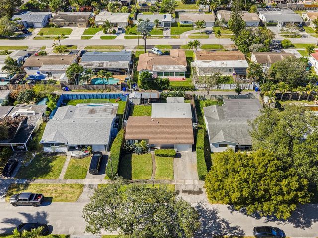 2014 N 31st Ct, Hollywood, FL 33021