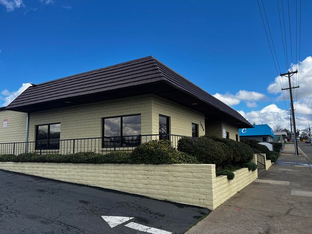 1666 E Cypress Avenue, 9 & 10, Redding, CA 96002