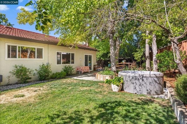 1924 Woodmoor Ct, Concord, CA 94518