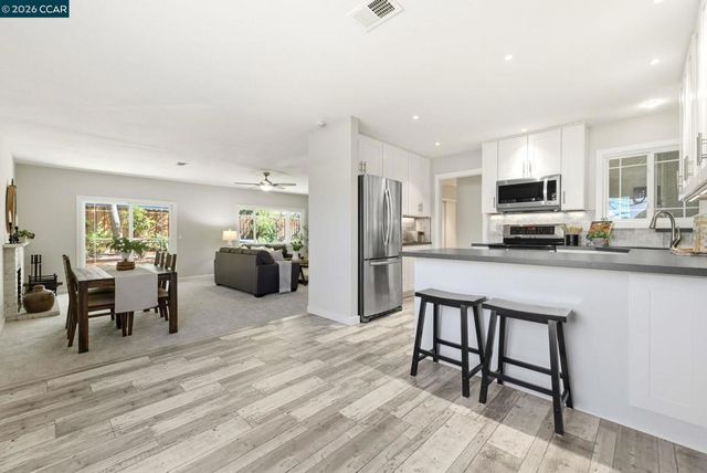 1924 Woodmoor Ct, Concord, CA 94518