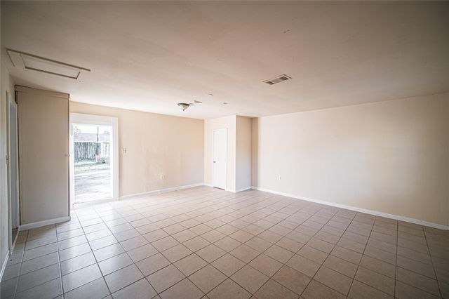 1327 Diplomat Way, Houston, TX 77088