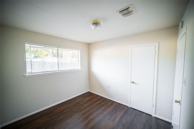 1327 Diplomat Way, Houston, TX 77088