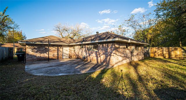 1327 Diplomat Way, Houston, TX 77088