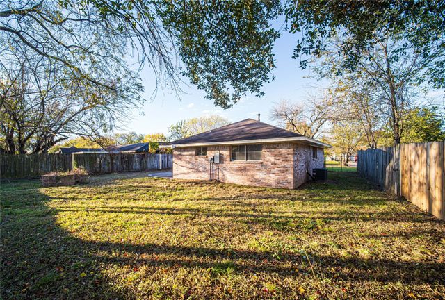 1327 Diplomat Way, Houston, TX 77088
