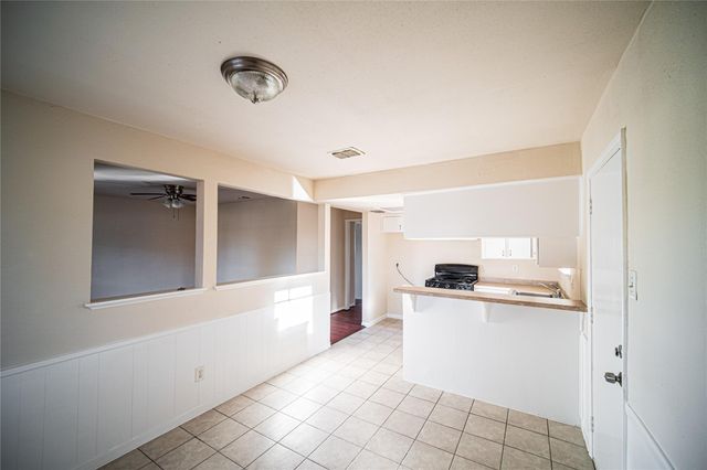 1327 Diplomat Way, Houston, TX 77088