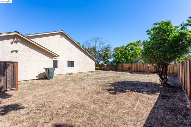 2802 Buttercup Ct, Antioch, CA 94531