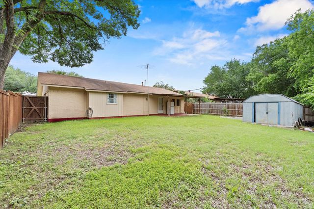 145 Price Drive, Lewisville, TX 75067