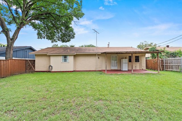 145 Price Drive, Lewisville, TX 75067