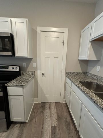 2805-2807 W 55th Ct N, Wichita, KS 67204