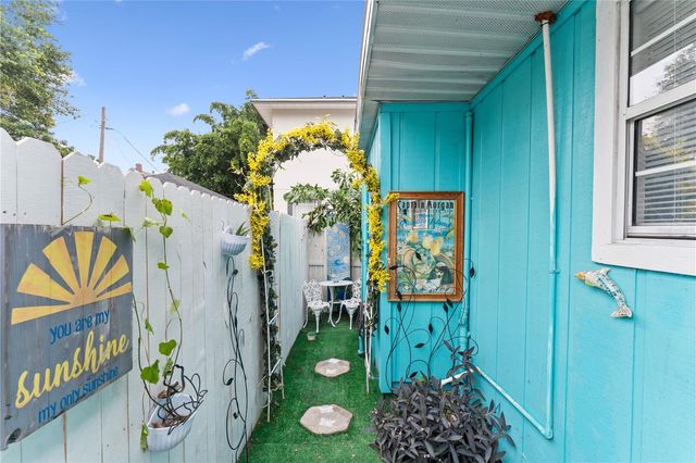 914 N 8TH STREET N 1, St Petersburg, FL 33701