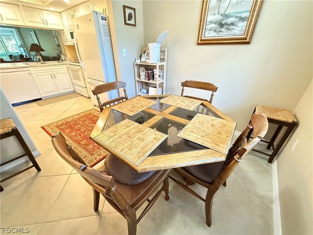 285 Naples Cove DR 1102, Naples, FL 34110