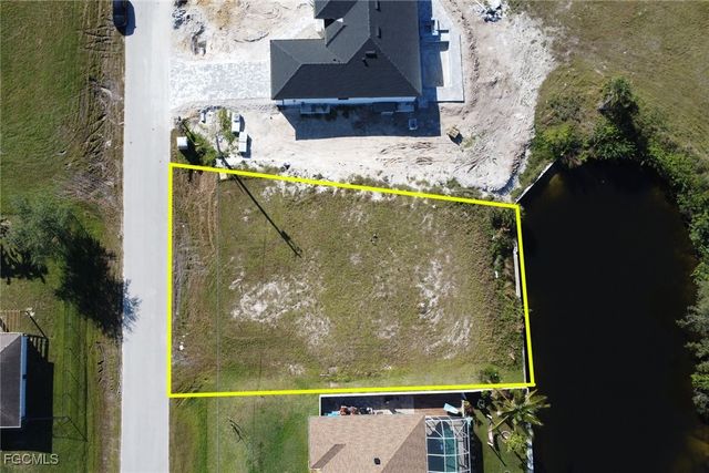 806 NW 28th PL, Cape Coral, FL 33993