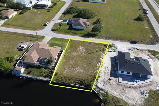 806 NW 28th PL, Cape Coral, FL 33993