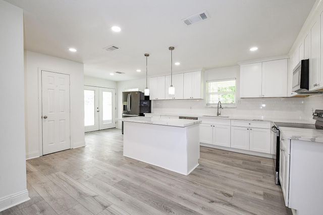 527 Fm 787 Road E, Cleveland, TX 77327