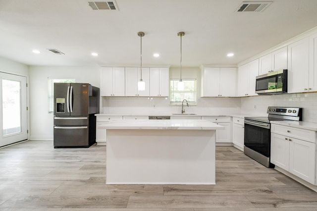 527 Fm 787 Road E, Cleveland, TX 77327