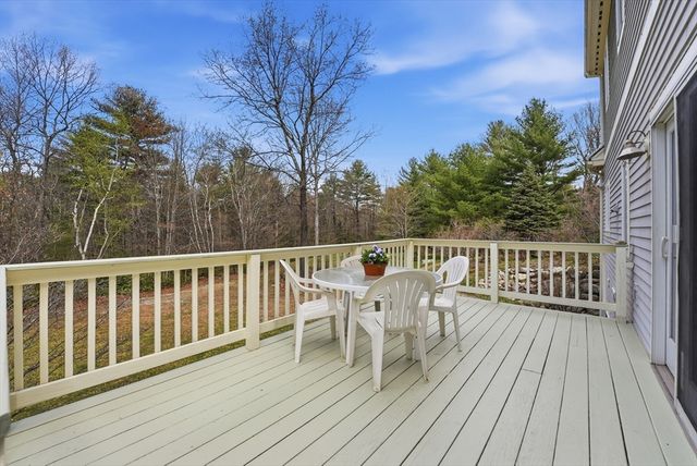 110 Turkey Hill Rd, Northampton, MA 01062