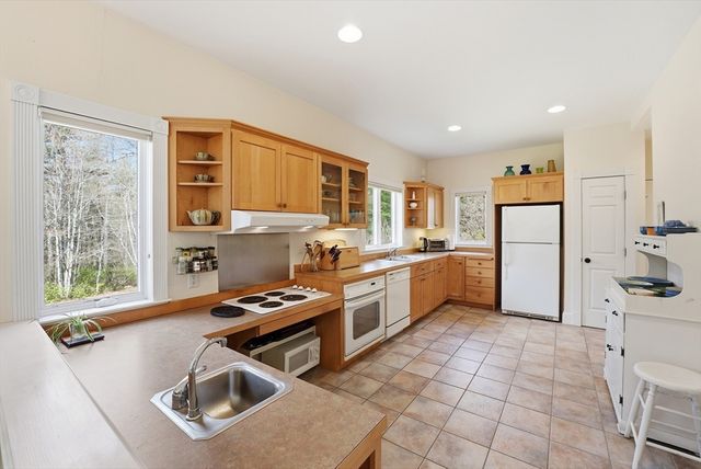110 Turkey Hill Rd, Northampton, MA 01062