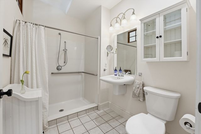 110 Turkey Hill Rd, Northampton, MA 01062
