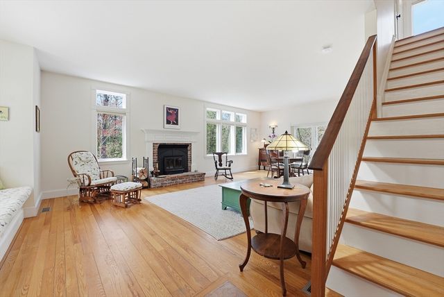 110 Turkey Hill Rd, Northampton, MA 01062