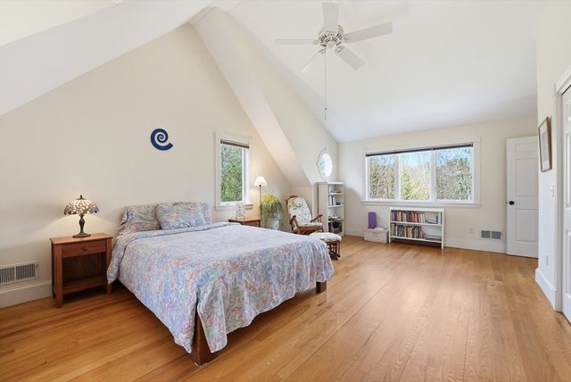 110 Turkey Hill Rd, Northampton, MA 01062