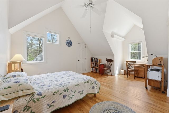 110 Turkey Hill Rd, Northampton, MA 01062