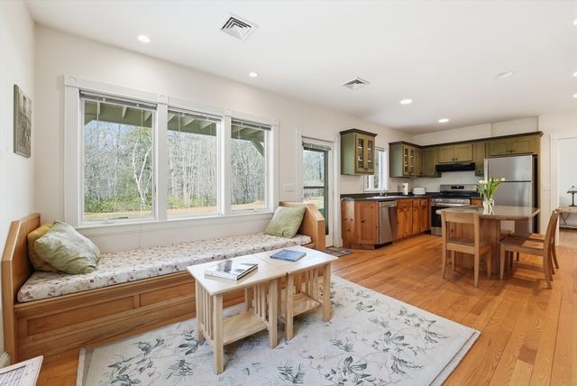 110 Turkey Hill Rd, Northampton, MA 01062