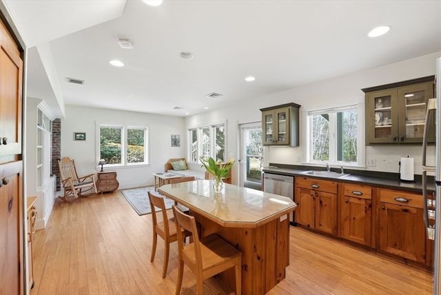110 Turkey Hill Rd, Northampton, MA 01062