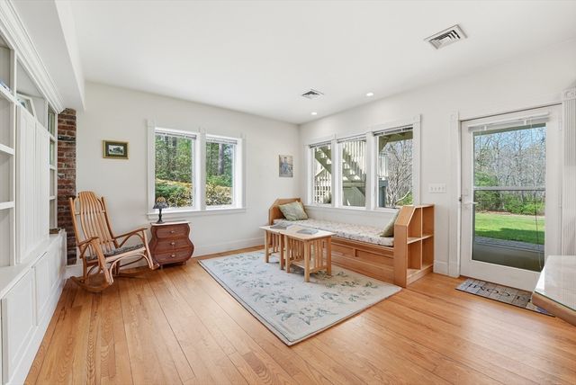 110 Turkey Hill Rd, Northampton, MA 01062