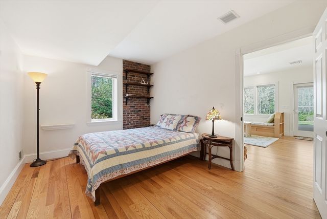 110 Turkey Hill Rd, Northampton, MA 01062