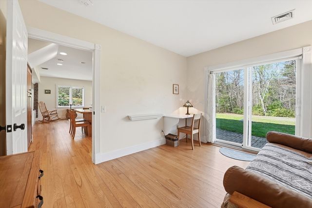 110 Turkey Hill Rd, Northampton, MA 01062