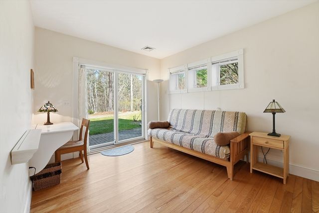 110 Turkey Hill Rd, Northampton, MA 01062