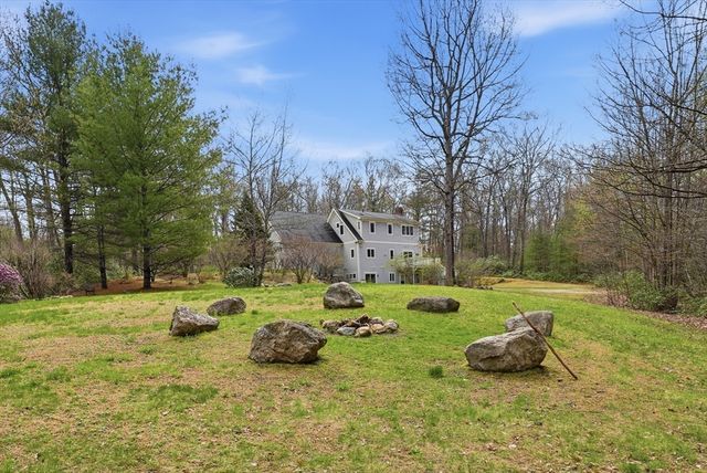 110 Turkey Hill Rd, Northampton, MA 01062