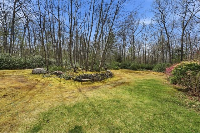 110 Turkey Hill Rd, Northampton, MA 01062