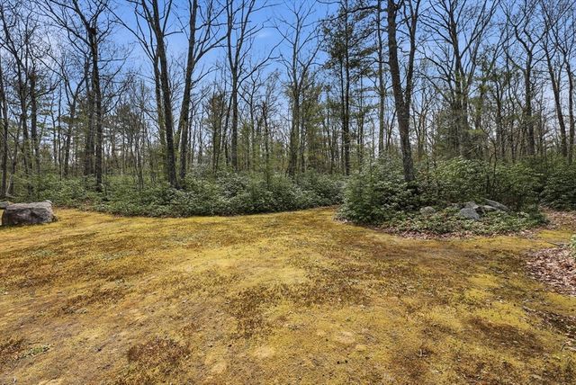 110 Turkey Hill Rd, Northampton, MA 01062