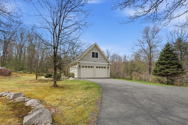 110 Turkey Hill Rd, Northampton, MA 01062