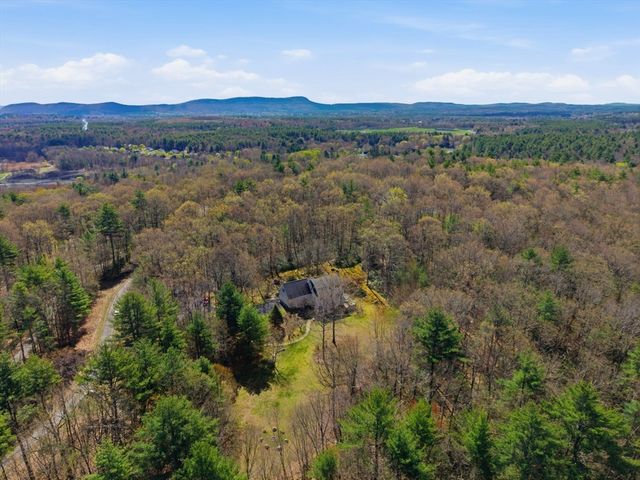 110 Turkey Hill Rd, Northampton, MA 01062