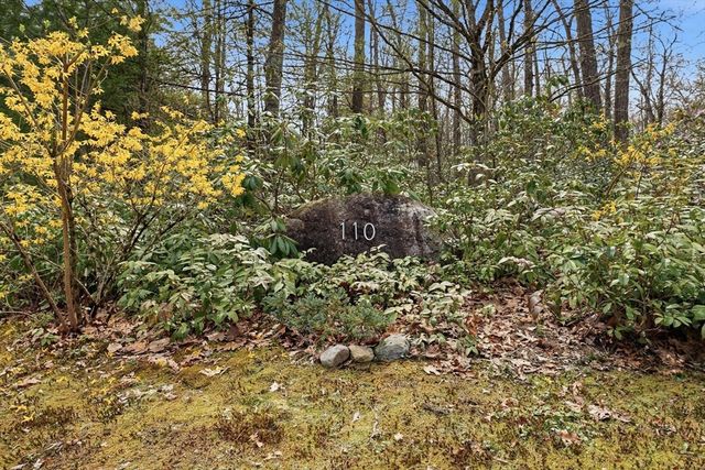110 Turkey Hill Rd, Northampton, MA 01062