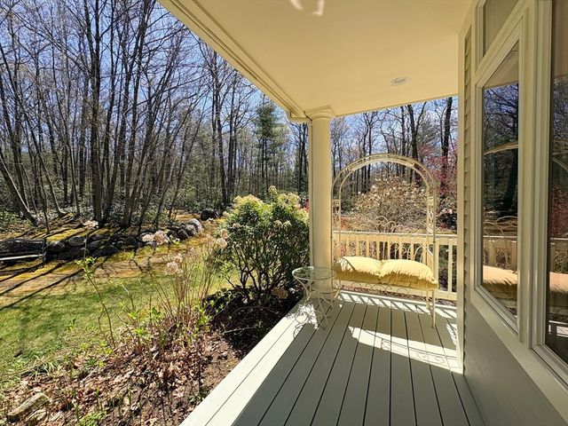 110 Turkey Hill Rd, Northampton, MA 01062