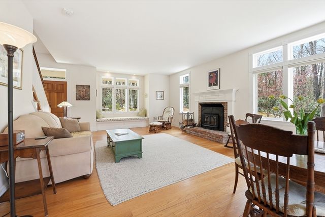 110 Turkey Hill Rd, Northampton, MA 01062