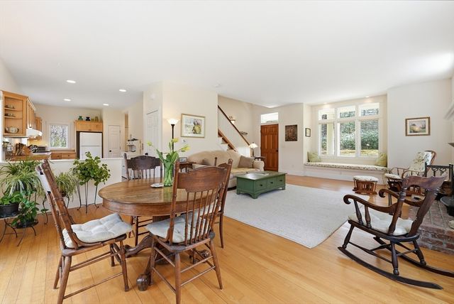 110 Turkey Hill Rd, Northampton, MA 01062