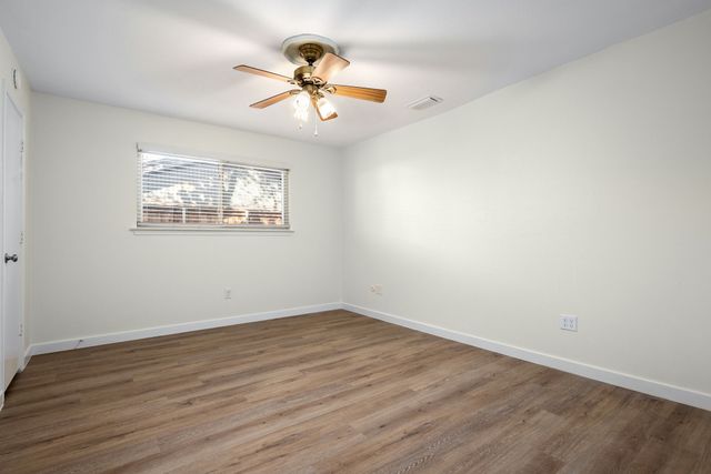 10521 Sandpiper Lane, Dallas, TX 75230