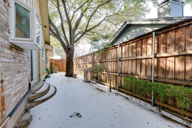 10521 Sandpiper Lane, Dallas, TX 75230