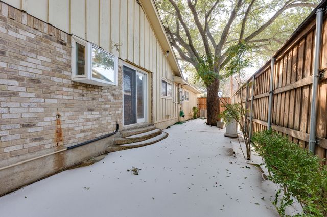 10521 Sandpiper Lane, Dallas, TX 75230