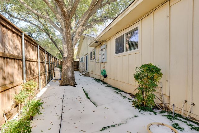 10521 Sandpiper Lane, Dallas, TX 75230