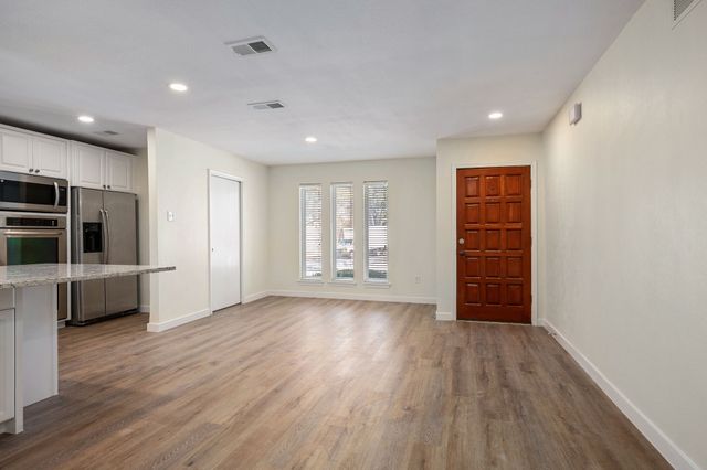 10521 Sandpiper Lane, Dallas, TX 75230