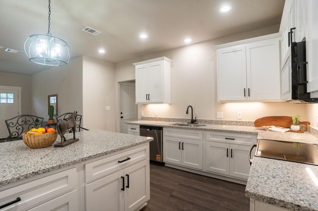 306 String Prairie WAY, Smithville, TX 78957