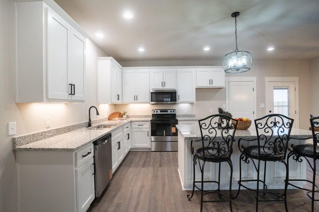 306 String Prairie WAY, Smithville, TX 78957
